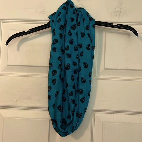 WORN ONCE JUNIORS LONG SLEEVE TOP WITH MATCHING SCARF : SIZE LARGE - Picture 5 of 6